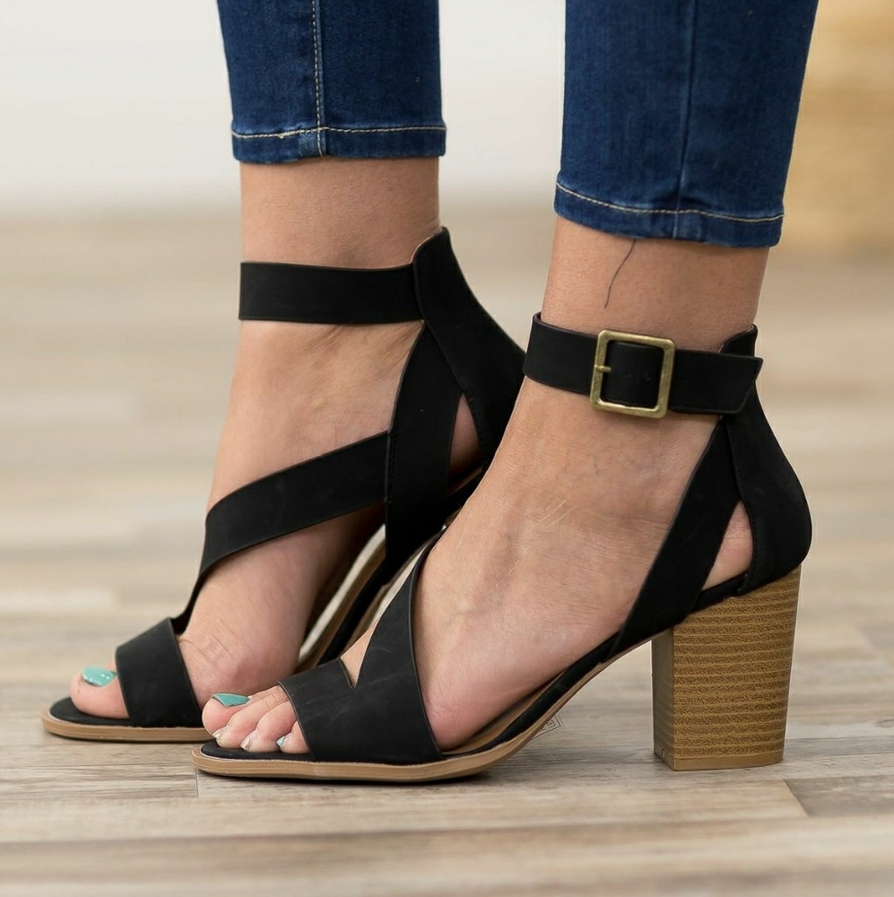 Qupid Black Heels Dressy Size 10 Strappy